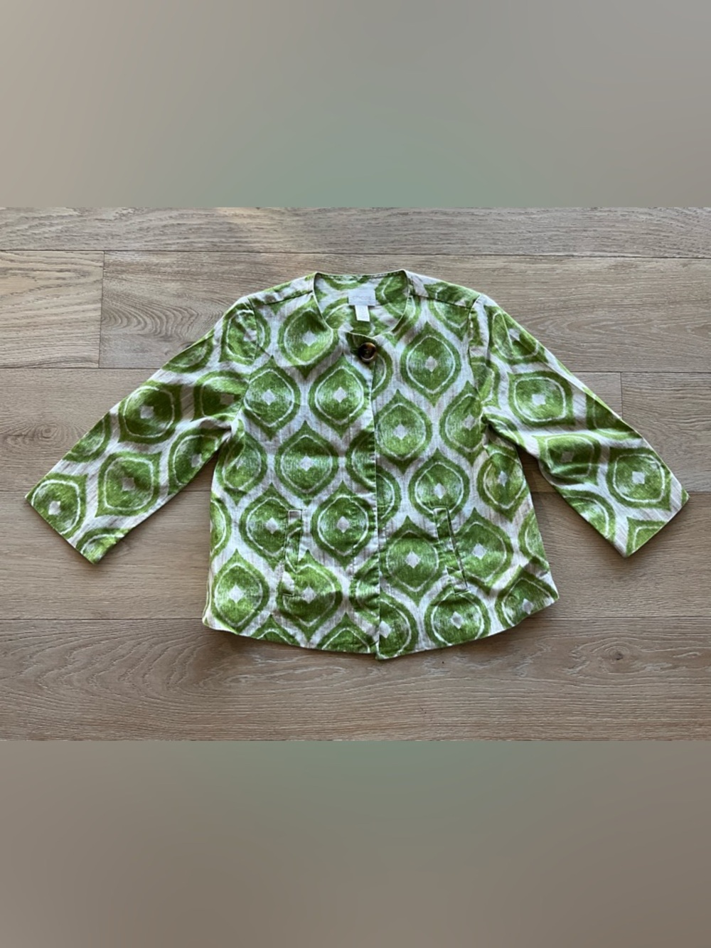 Chico's Green and White Ikat-Style Lightweight Top